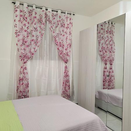 Lovely Appartment Near Como Casnate Con Bernate Bagian luar foto